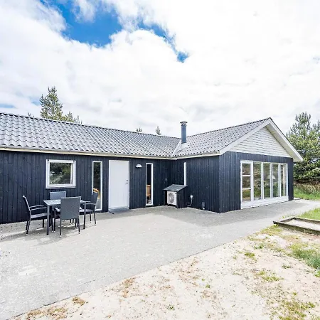 Henne Cxxv Otel